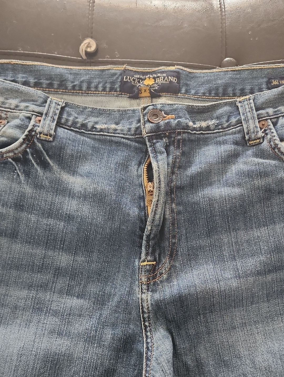 Lucky Brand Mens Relaxed Medium Blue Denim Jeans